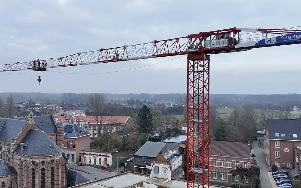 montage sky840 torenkraan te Berlaar door De Ceuster bouwkranen